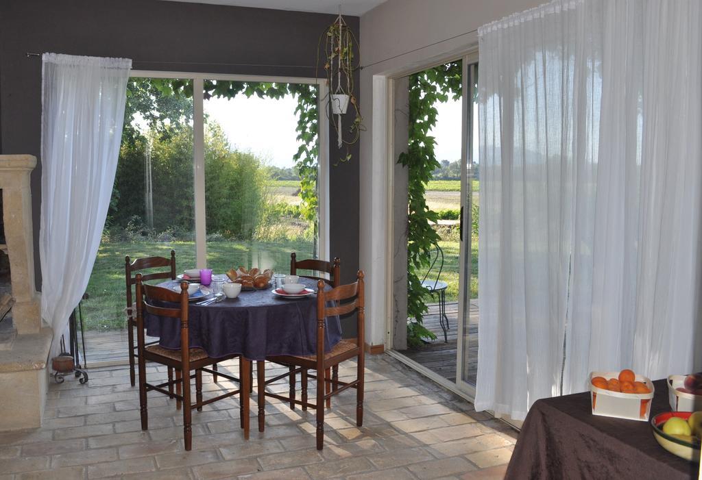 Domaine Rouge-Bleu Bed & Breakfast Sainte-Cécile-les-Vignes Екстериор снимка